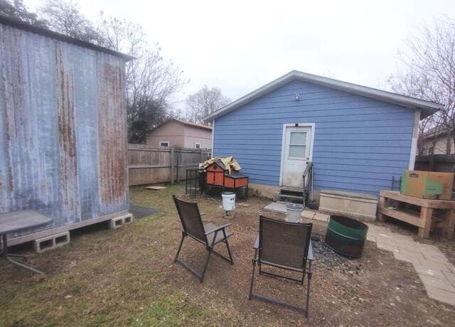 2-bedroom rental at 3523 S Laredo St in San Antonio, TX — photo 2
