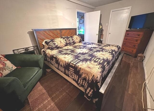 2-bedroom rental at 3523 S Laredo St in San Antonio, TX — photo 5