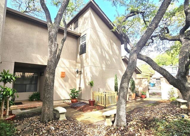 3-bedroom rental at 3410 River Path St in San Antonio, TX — photo 2