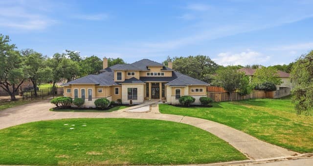 4-bedroom rental at 8919 Comanche Path in Garden Ridge, TX — photo 1
