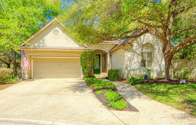 3-bedroom rental at 3607 Rustling Oaks in San Antonio, TX — photo 2