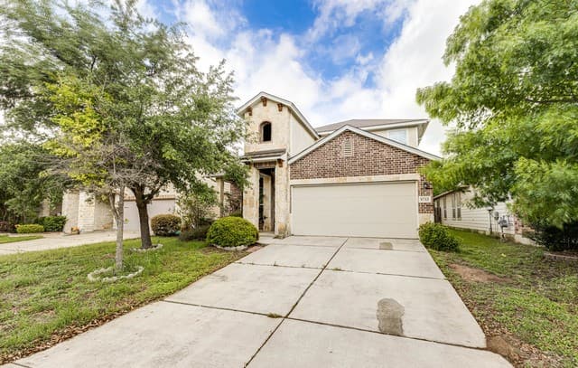 5-bedroom rental at 8715 Dove Oak Ln in San Antonio, TX — photo 1