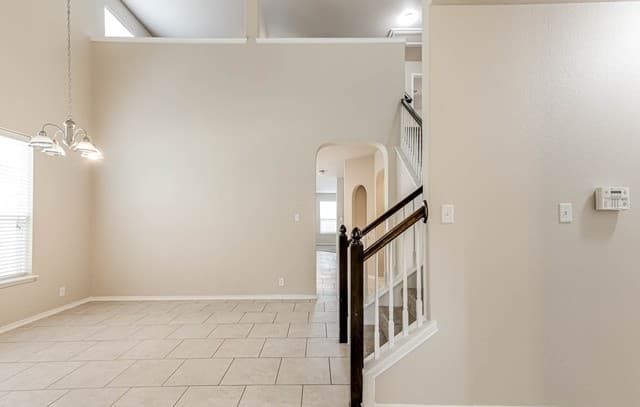 5-bedroom rental at 8715 Dove Oak Ln in San Antonio, TX — photo 4