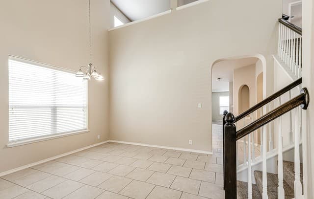 5-bedroom rental at 8715 Dove Oak Ln in San Antonio, TX — photo 5