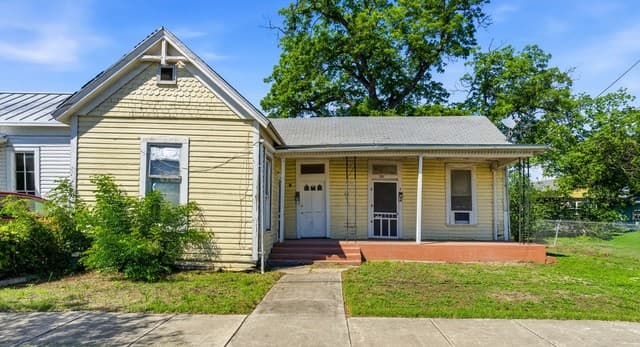 rental at 221 Leigh in San Antonio, TX — photo 1
