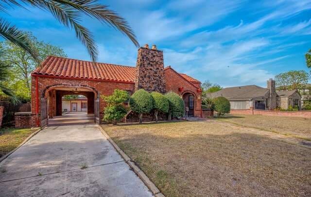 4-bedroom rental at 2150 W Summit Ave in San Antonio, TX — photo 2