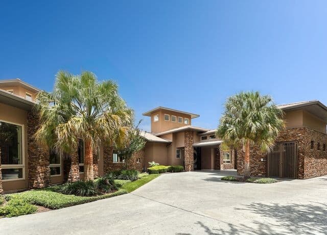6-bedroom rental at 11 Davenport Ln in San Antonio, TX — photo 3
