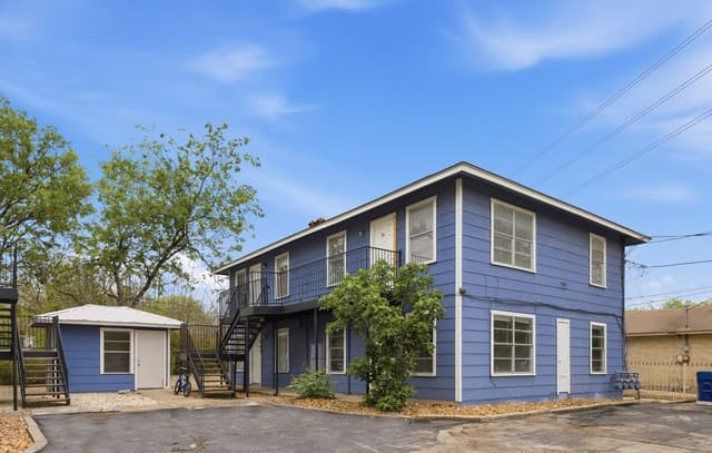 rental at 209 Zilla St in San Antonio, TX — photo 2