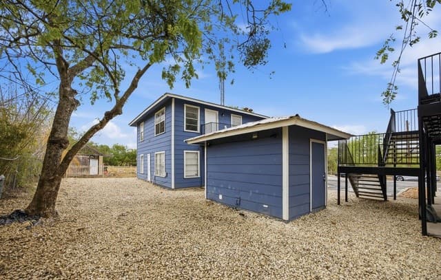 rental at 209 Zilla St in San Antonio, TX — photo 3