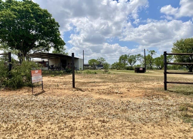 rental at 2566 Fm 539 in La Vernia, TX — photo 3