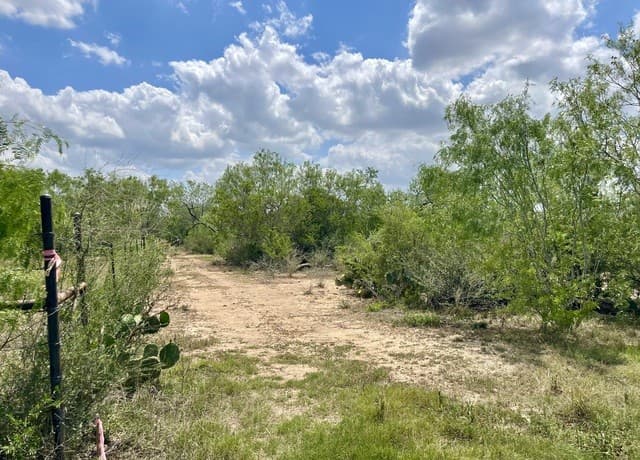 rental at 2566 Fm 539 in La Vernia, TX — photo 4