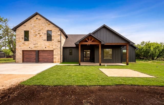 4-bedroom rental at 587 Bob Moritz Dr in Fredericksburg, TX — photo 2
