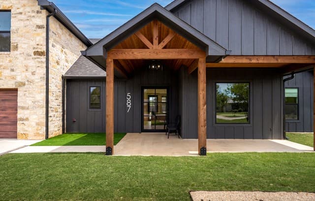 4-bedroom rental at 587 Bob Moritz Dr in Fredericksburg, TX — photo 3