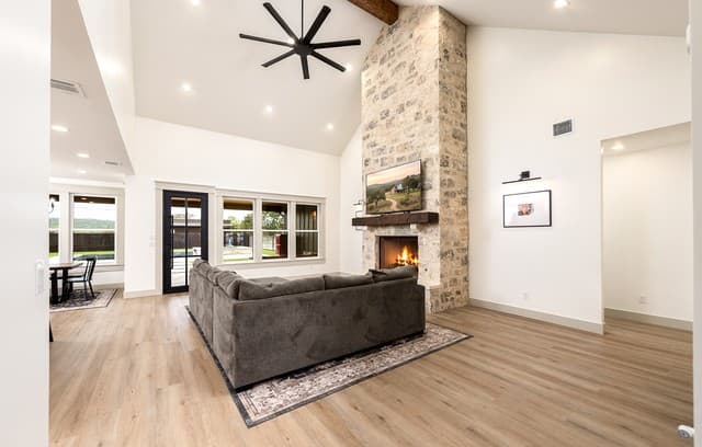4-bedroom rental at 587 Bob Moritz Dr in Fredericksburg, TX — photo 5