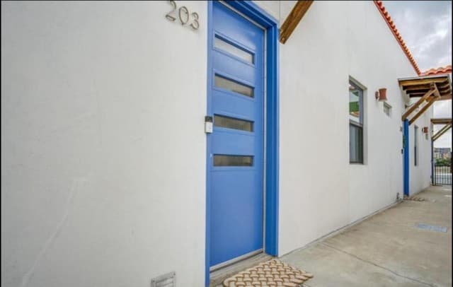 2-bedroom rental at 1542 N Alamo Unit 203 in San Antonio, TX — photo 2