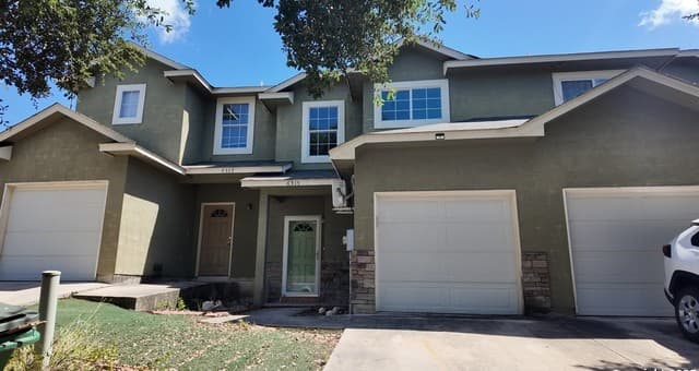 3-bedroom rental at 6315 Aspen HL in San Antonio, TX — photo 3