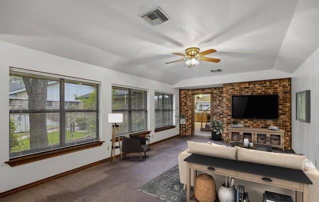 3-bedroom rental at 15715 Eagle Cliff St in San Antonio, TX — photo 4