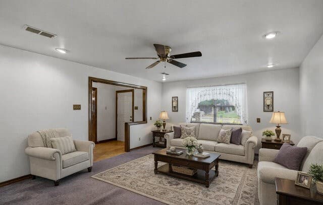 3-bedroom rental at 15715 Eagle Cliff St in San Antonio, TX — photo 5