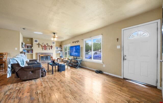 3-bedroom rental at 2305 Elaine Dr in Hondo, TX — photo 3