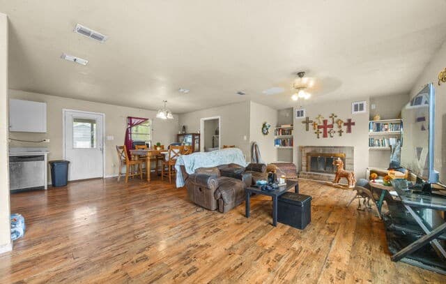 3-bedroom rental at 2305 Elaine Dr in Hondo, TX — photo 4