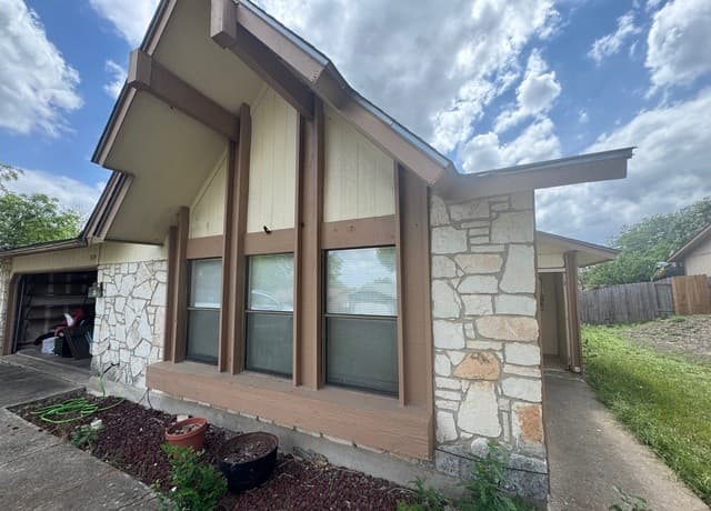 3-bedroom rental at 7114 Winter Ridge in Converse, TX — photo 1