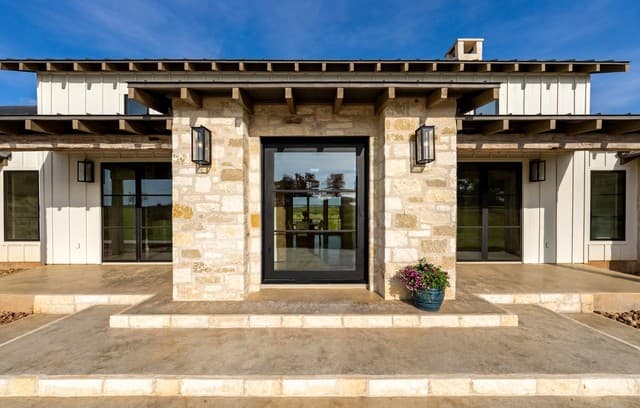 3-bedroom rental at 156 Agrihood Dr in Fredericksburg, TX — photo 3