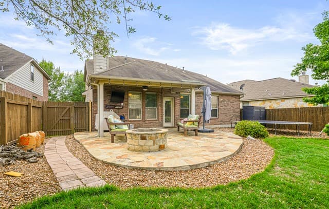 4-bedroom rental at 3711 Texas Sotol in San Antonio, TX — photo 3