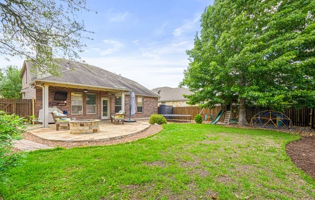 4-bedroom rental at 3711 Texas Sotol in San Antonio, TX — photo 4