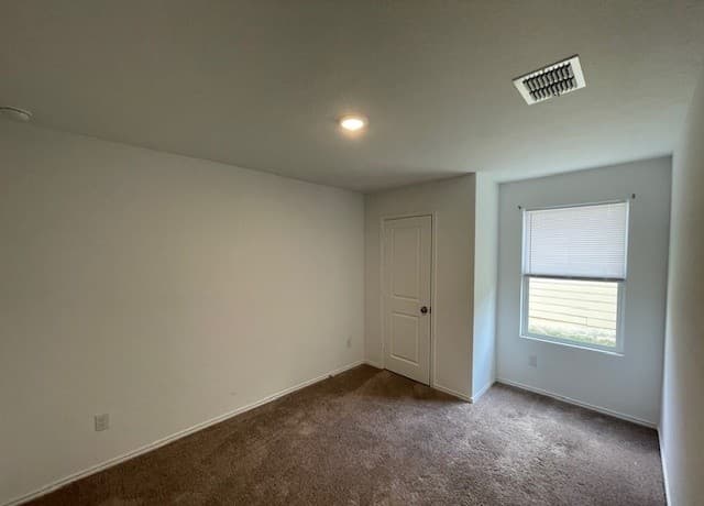 4-bedroom rental at 5410 Daphne Path in San Antonio, TX — photo 5