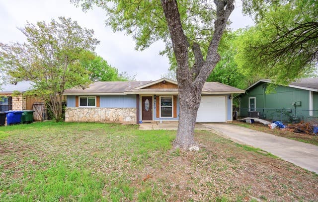 4-bedroom rental at 7410 Pipe Spring in San Antonio, TX — photo 2