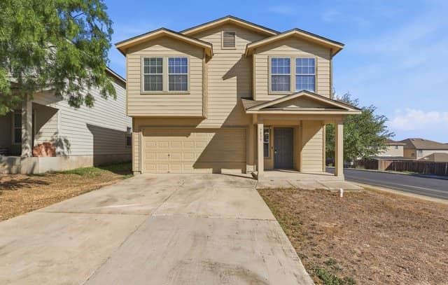 4-bedroom rental at 7839 Horse Holw in San Antonio, TX — photo 1