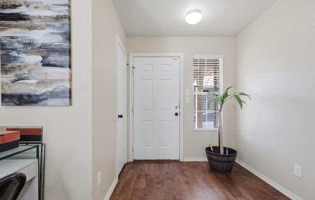4-bedroom rental at 7839 Horse Holw in San Antonio, TX — photo 3