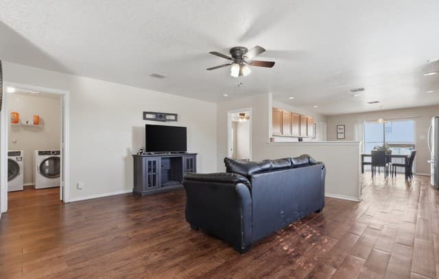 4-bedroom rental at 7839 Horse Holw in San Antonio, TX — photo 4