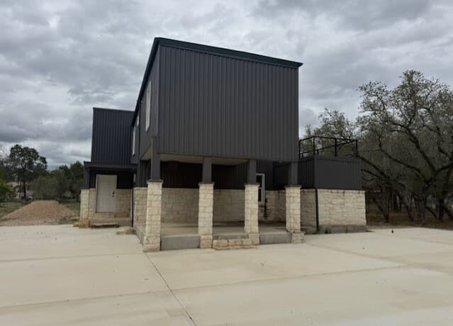 5-bedroom rental at 174 Red Fox in Poteet, TX — photo 2