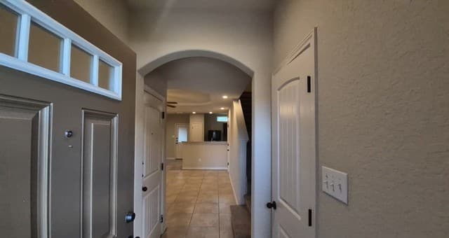 rental at 6866 Lakeview Dr in San Antonio, TX — photo 2