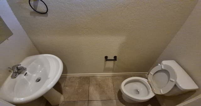 rental at 6866 Lakeview Dr in San Antonio, TX — photo 4