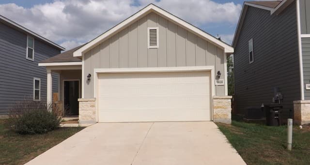 3-bedroom rental at 9818 Chevalier Forest in San Antonio, TX — photo 2