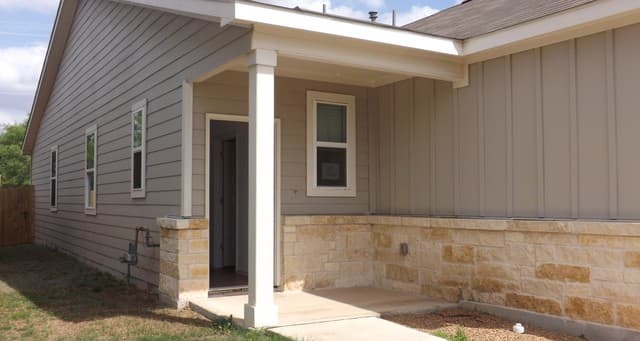 3-bedroom rental at 9818 Chevalier Forest in San Antonio, TX — photo 3