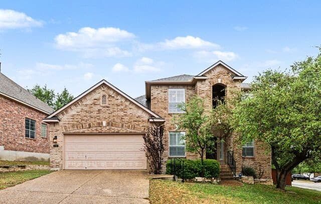 5-bedroom rental at 218 Enchanted Hl in San Antonio, TX — photo 1