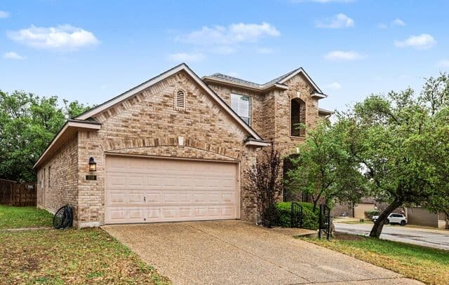 5-bedroom rental at 218 Enchanted Hl in San Antonio, TX — photo 2
