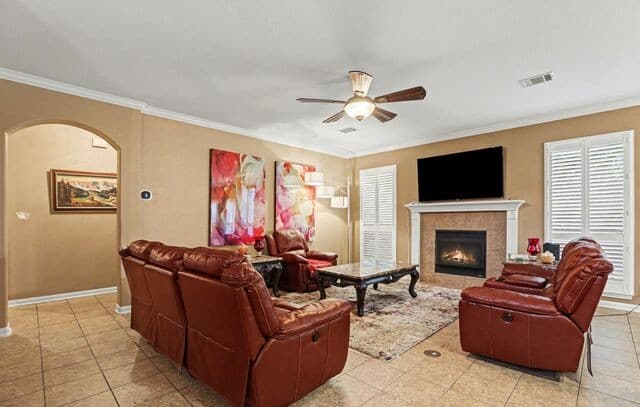 5-bedroom rental at 218 Enchanted Hl in San Antonio, TX — photo 5