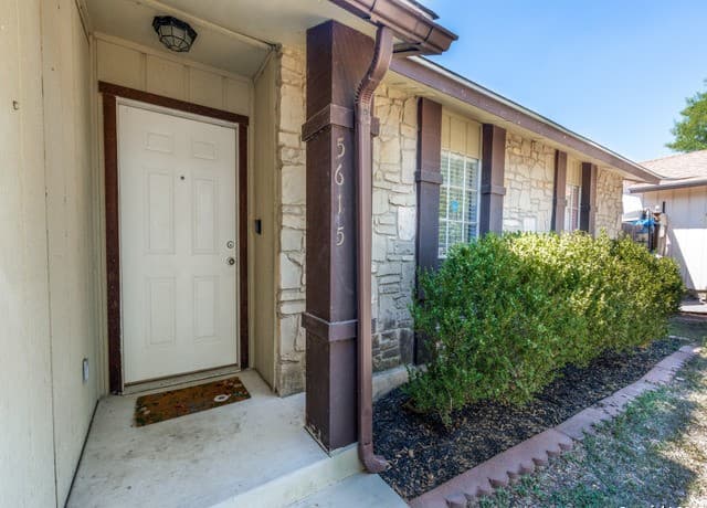 3-bedroom rental at 5615 Wood Climb St in San Antonio, TX — photo 1