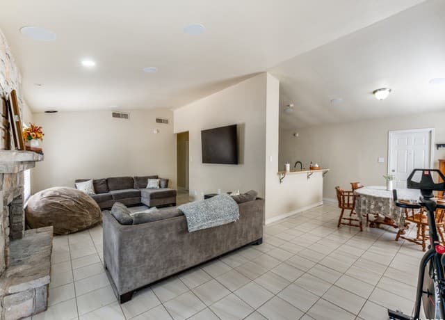 3-bedroom rental at 5615 Wood Climb St in San Antonio, TX — photo 5