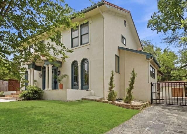 4-bedroom rental at 136 Barilla Place in San Antonio, TX — photo 3