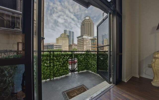 Home for sale at 214 E Travis St Unit APT 205 in San Antonio, TX — photo 2