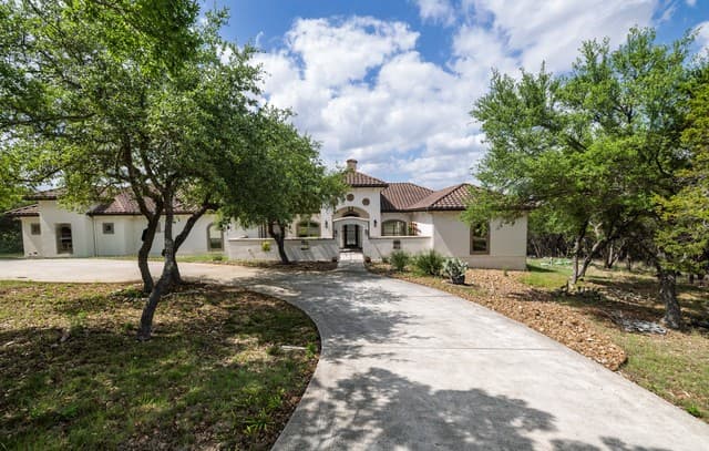3-bedroom rental at 23869 Iron Horse in San Antonio, TX — photo 1