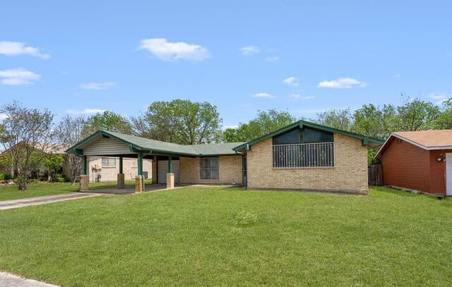 3-bedroom rental at 4874 Castle Rose in San Antonio, TX — photo 2