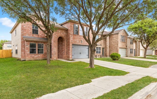 4-bedroom rental at 7607 Allendate Peak in San Antonio, TX — photo 3