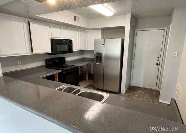 3-bedroom rental at 11343 Hatchet Pass Dr in San Antonio, TX — photo 4