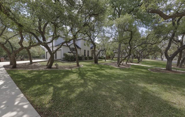 4-bedroom rental at 26422 Enchanted Wind in San Antonio, TX — photo 3